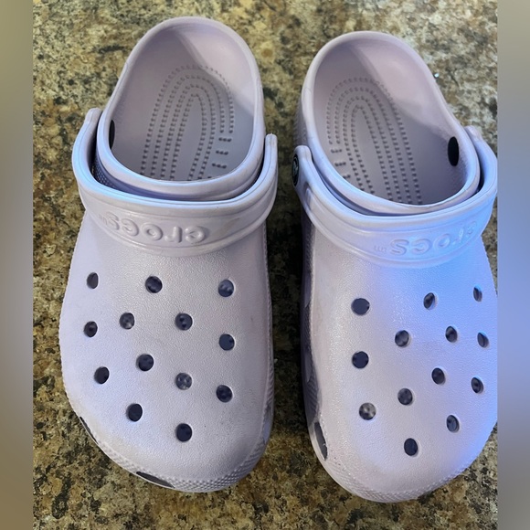 Light purple crocs. Size W 8 M6 - Picture 1 of 3